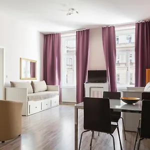 https://royal-bellezza-apartments.praguehotelsweb.com