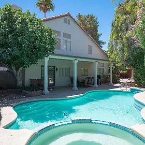  Holiday home Brilliant 4 Bedroom House With Pool!